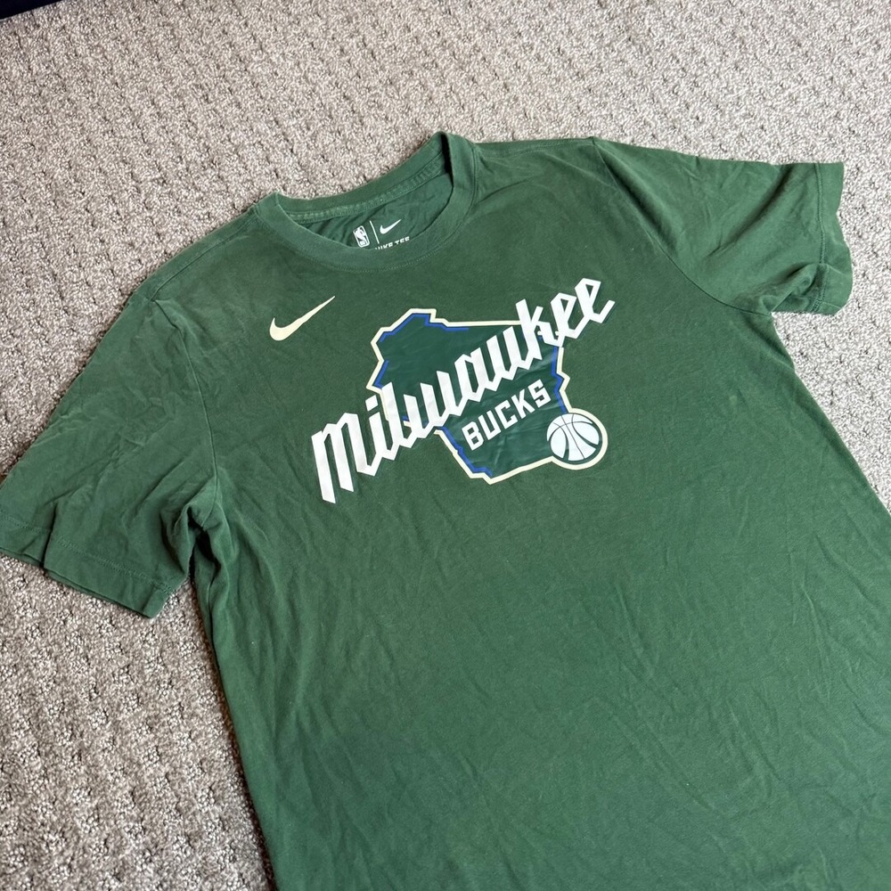 Milwaukee Bucks Nike Dri-FIT‎ T-Shirt